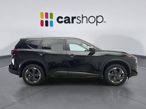 Used 2024 Nissan Rogue SV image 6