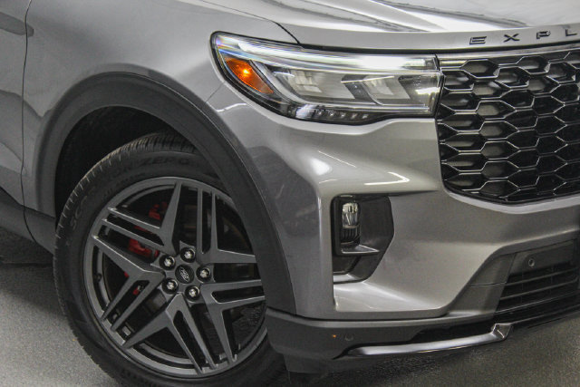 Certified 2025 Ford Explorer ST AWD/4WD image 2