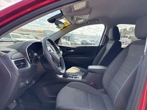 Used 2024 Chevrolet Equinox LT w/ LPO, Floor Liner Package FWD image 5