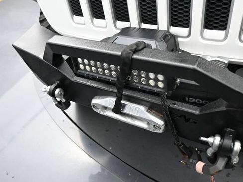 Used 2018 Jeep Wrangler Unlimited Sahara AWD/4WD image 27
