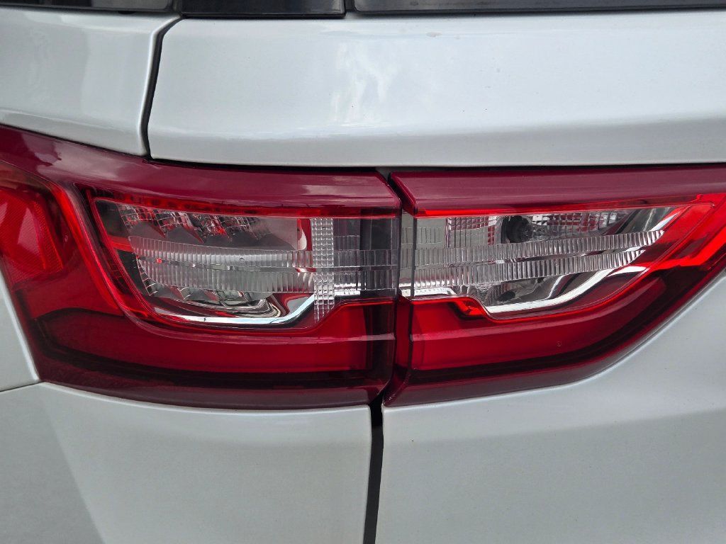 Used 2019 Chevrolet Traverse RS w/ LPO, 'HIT The Road' Package AWD/4WD image 11