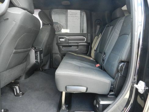 Used 2019 RAM 2500 Big Horn w/ Black Appearance Package AWD/4WD image 10
