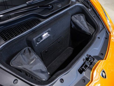 Used 2018 Lamborghini Huracan Performante AWD/4WD image 37