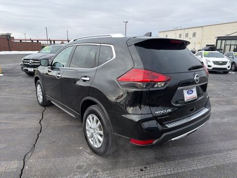Used 2017 Nissan Rogue SV image 3