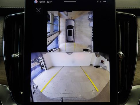 Certified 2025 Volvo XC90 T8 Plus image 22