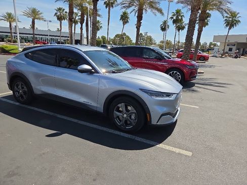 Used 2022 Ford Mustang Mach-E Select w/ Comfort/Technology Package AWD/4WD image 4