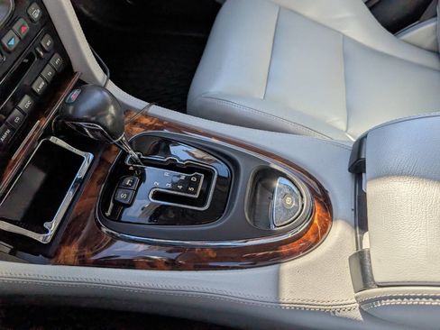 Used 2004 Jaguar XJ8 image 27