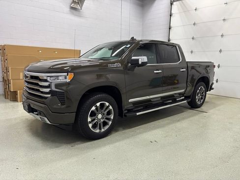 Used 2023 Chevrolet Silverado 1500 High Country w/ Technology Package AWD/4WD image 9