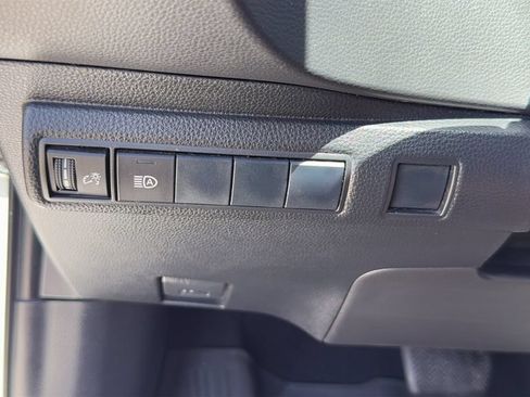 Used 2020 Toyota Corolla LE FWD image 38