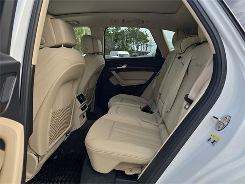 Used 2025 Audi Q5 e Premium image 13