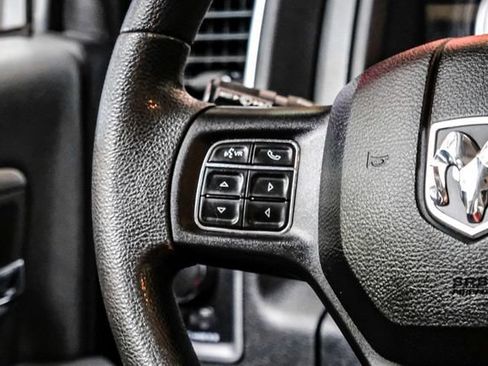 Used 2018 RAM 2500 SLT w/ Cold Weather Group AWD/4WD image 16