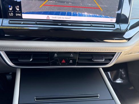 Certified 2024 Volkswagen Atlas SE AWD/4WD image 25