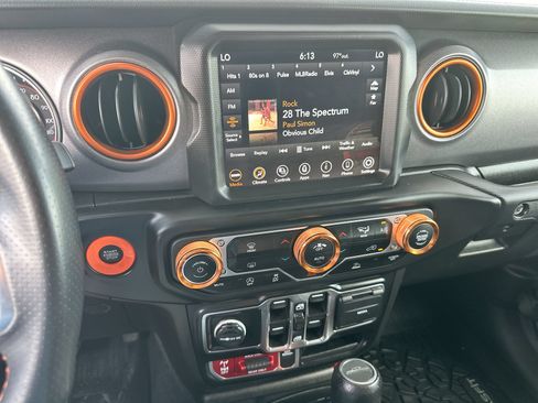 Used 2022 Jeep Gladiator Mojave w/ LED Lighting Group AWD/4WD image 16