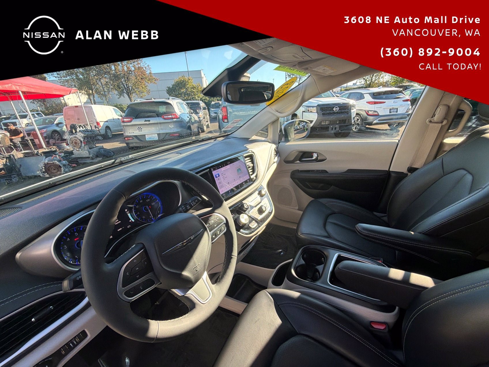 Used 2023 Chrysler Pacifica Touring-L FWD image 13