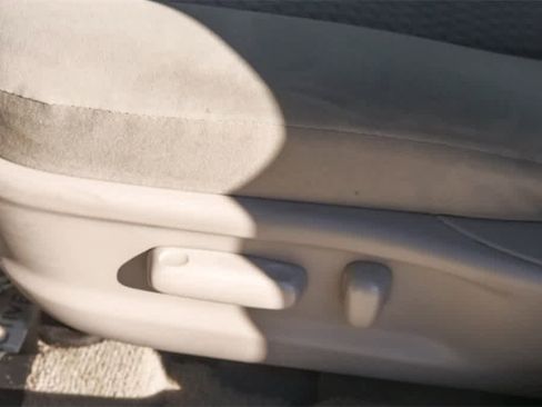 Used 2011 Toyota Camry LE image 20