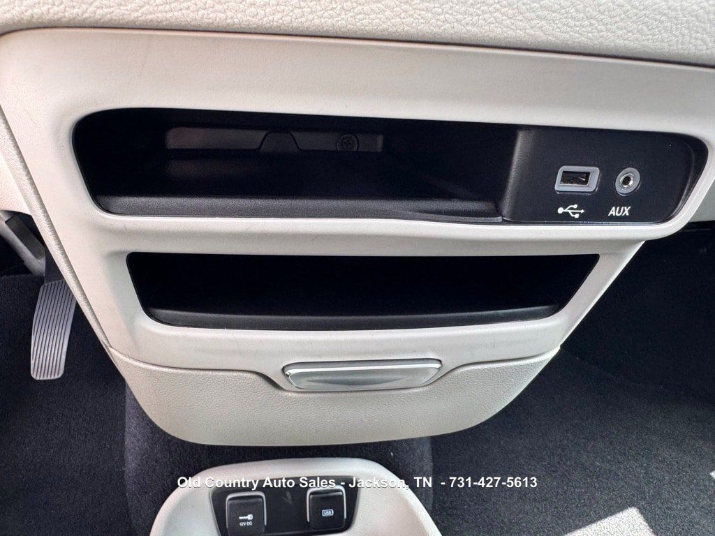 Used 2019 Chrysler Pacifica Touring-L FWD image 40