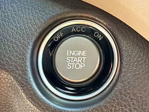 Used 2014 Hyundai Santa Fe GLS image 30