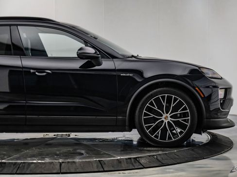 Used 2025 Porsche Macan 4 Electric AWD/4WD image 21