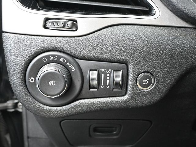 Used 2020 Jeep Cherokee High Altitude AWD/4WD image 24