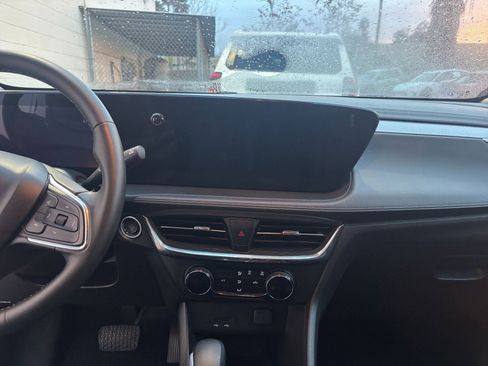 Used 2025 Buick Encore GX Preferred image 18