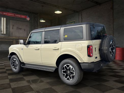 New 2025 Ford Bronco Outer Banks image 33