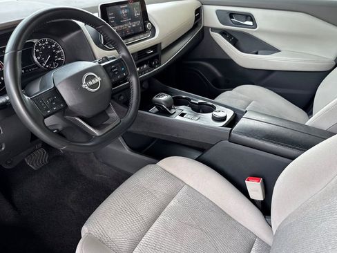 Used 2025 Nissan Rogue SV image 5