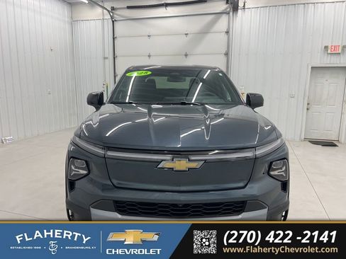 Used 2025 Chevrolet Silverado EV LT image 7