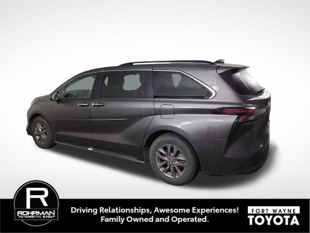 Used 2024 Toyota Sienna XLE w/ XLE Plus Package AWD/4WD image 7