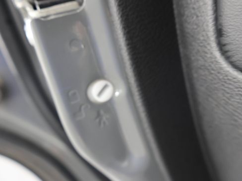 Used 2020 Jeep Grand Cherokee Altitude AWD/4WD image 38