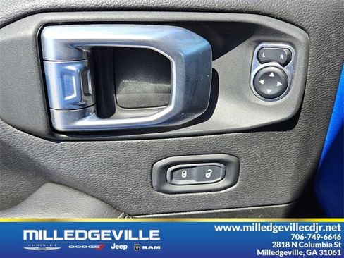 Used 2022 Jeep Wrangler Unlimited Sahara w/ Cold Weather Group image 34