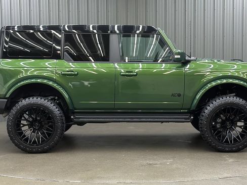 Used 2025 Ford Bronco Outer Banks AWD/4WD image 6