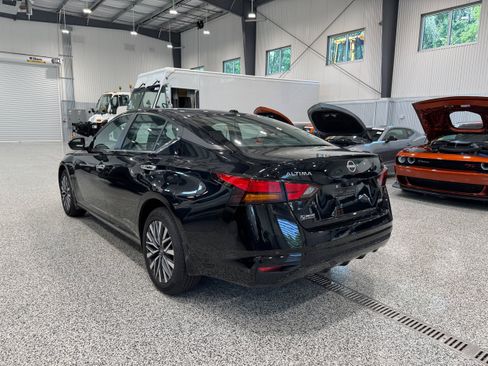 Used 2024 Nissan Altima 2.5 SV AWD/4WD image 6
