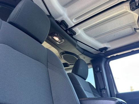 Used 2018 Jeep Wrangler Sport AWD/4WD image 16