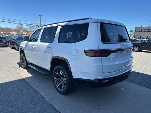 Certified 2024 Jeep Wagoneer Series III AWD/4WD image 5