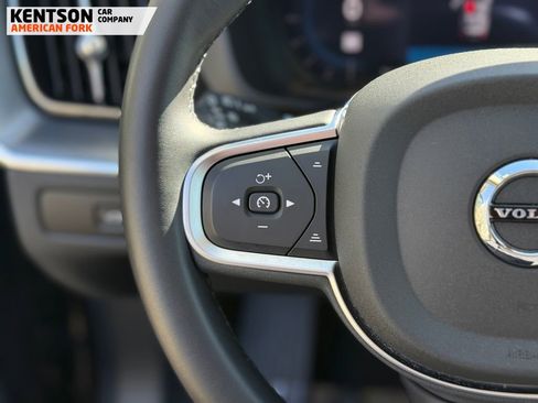 Used 2025 Volvo XC60 B5 Core image 21