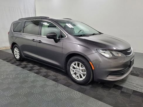 Used 2020 Chrysler Voyager Lxi FWD image 11