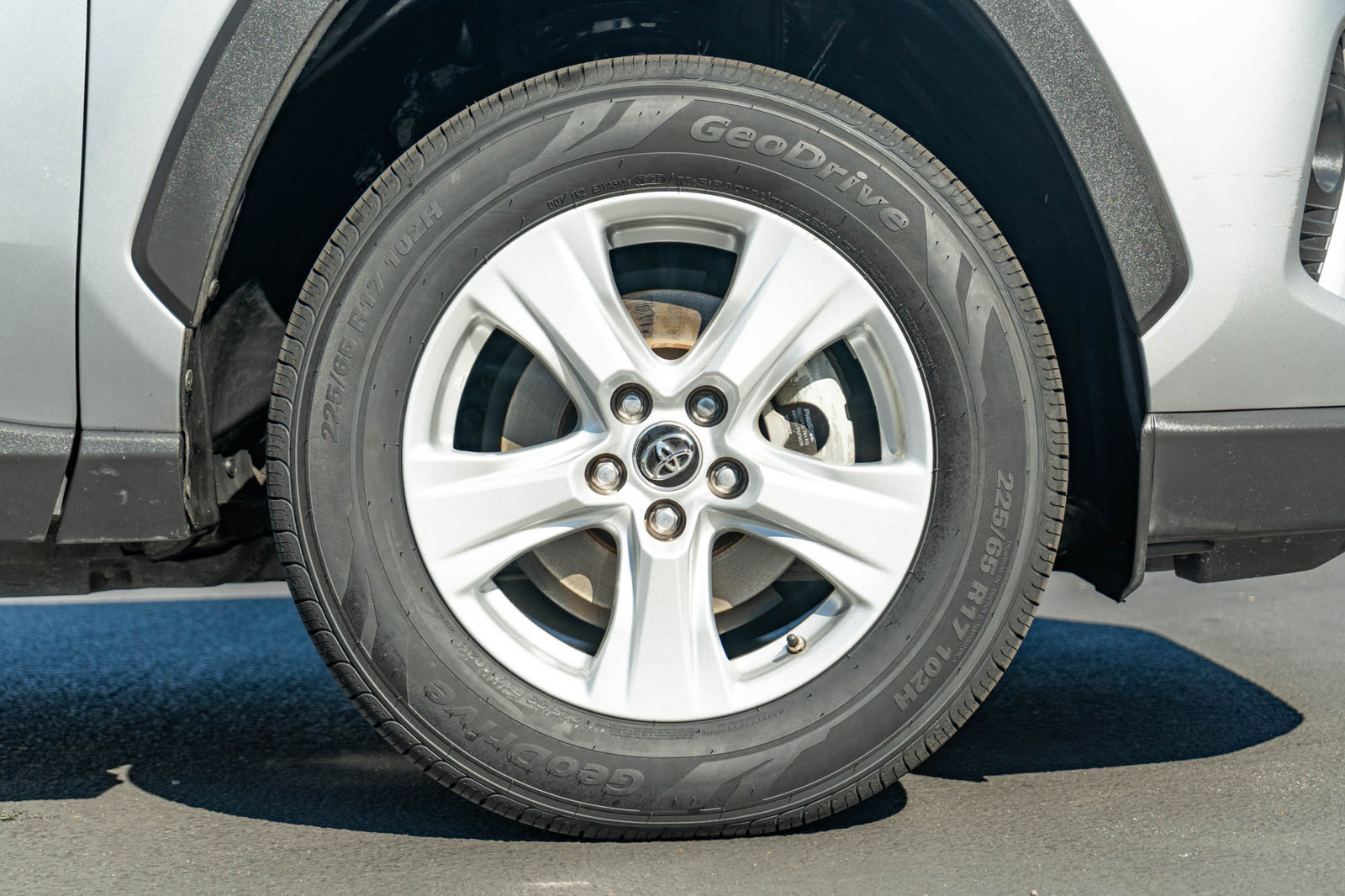 Used 2019 Toyota RAV4 XLE FWD image 12