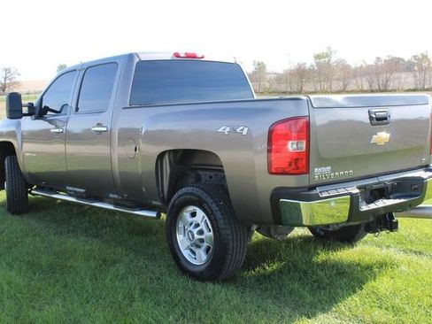 Used 2011 Chevrolet Silverado 2500 LT w/ Interior Plus Package image 3