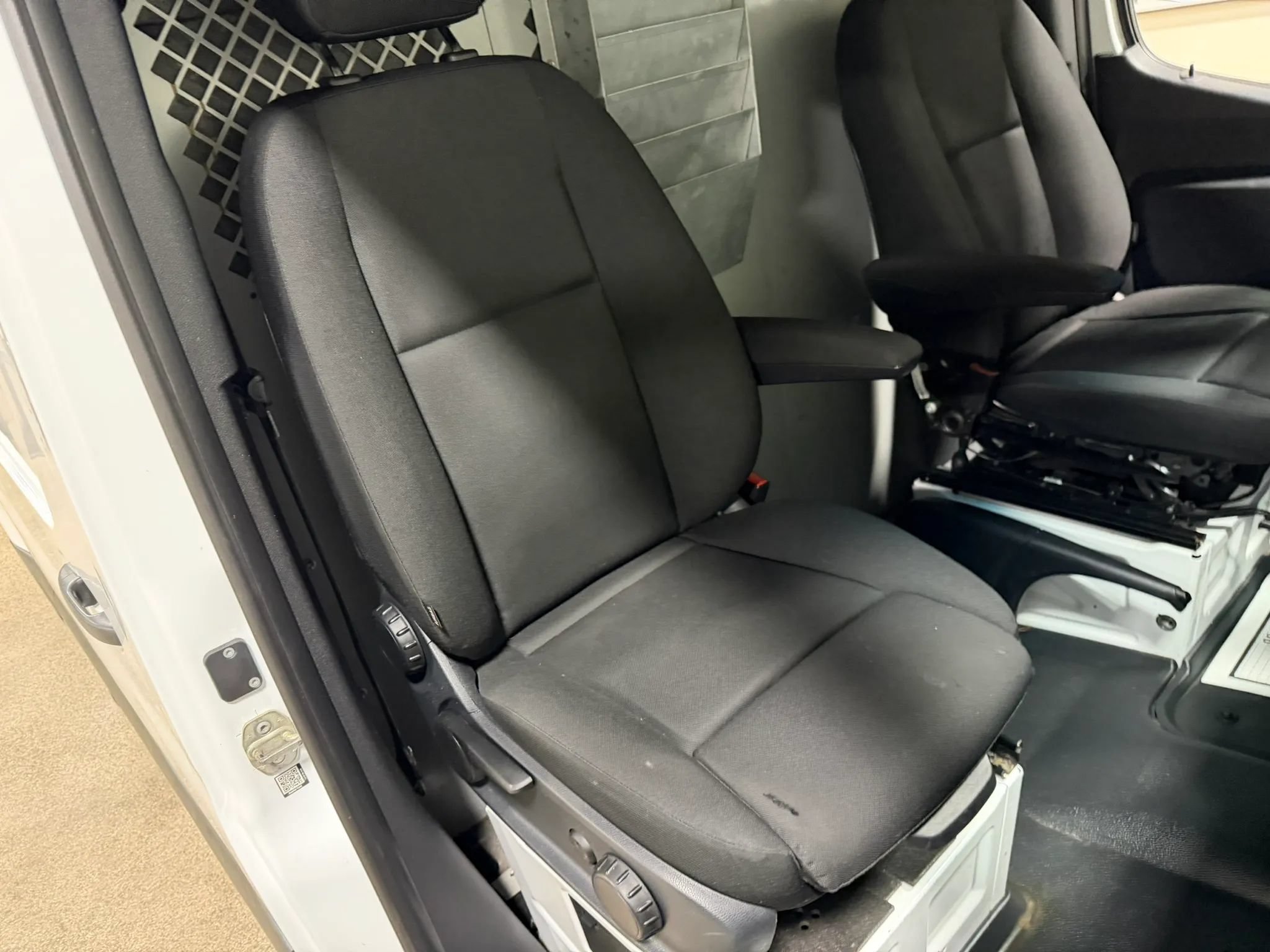 Used 2019 Freightliner Sprinter 144 RWD image 32