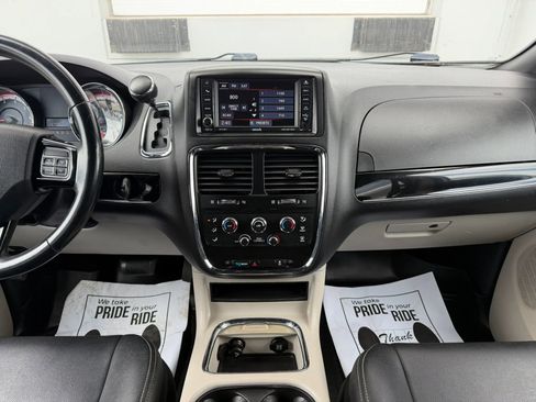 Used 2018 Dodge Grand Caravan SXT FWD image 19