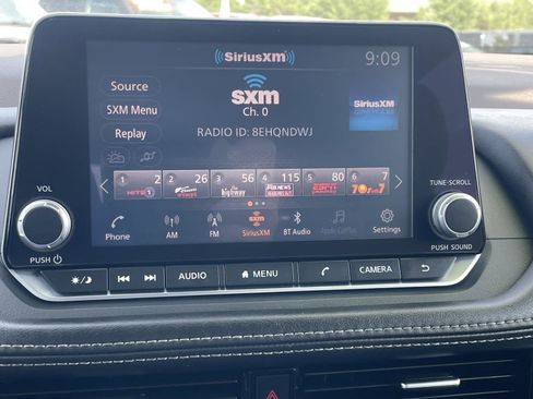 Used 2021 Nissan Rogue SV FWD image 9