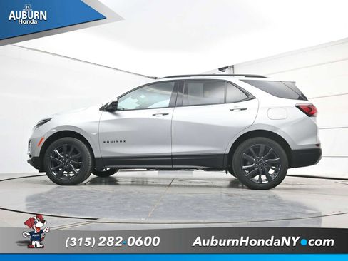 Used 2022 Chevrolet Equinox RS w/ Infotainment Package AWD/4WD image 19