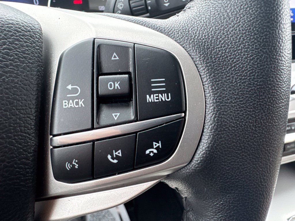 Used 2024 Ford Explorer XLT w/ Equipment Group 202A AWD/4WD image 18
