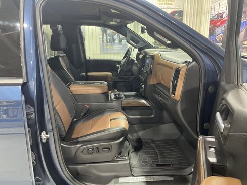 Used 2021 Chevrolet Silverado 1500 High Country w/ Technology Package AWD/4WD image 18