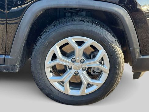 Used 2024 Jeep Compass Latitude image 9