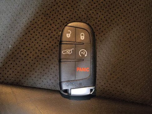 Used 2019 Jeep Grand Cherokee Altitude image 32