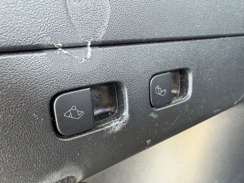 Used 2022 Tesla Model Y Performance image 41