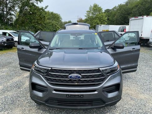 Used 2022 Ford Explorer XLT image 30