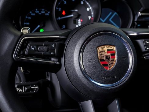 Certified 2025 Porsche Macan image 20