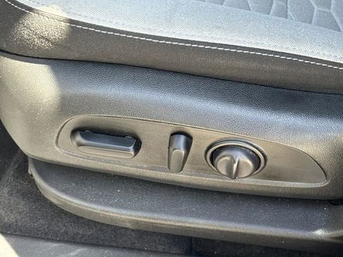 Used 2021 Chevrolet Equinox LT FWD image 29